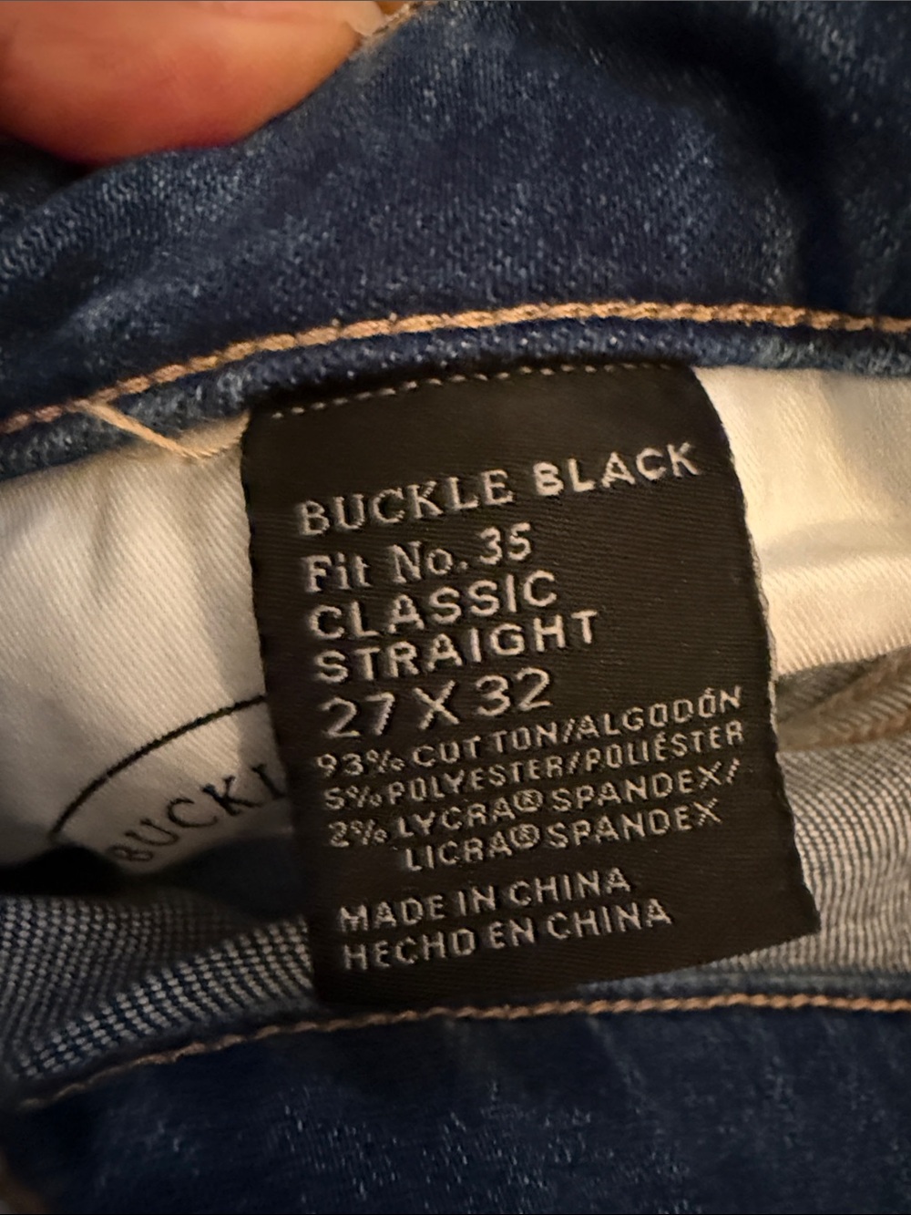 Buckle Classic Straight-Leg Jeans in Light Blue Wash with Distressed Knees - Picture 4 of 4